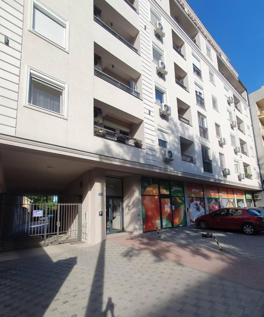 Apartment Rea Суботица Экстерьер фото